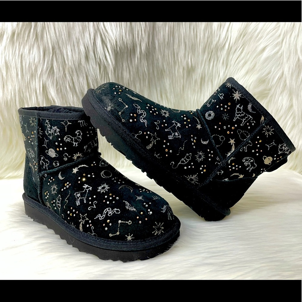 [SOLD] UGG Classic Zodiac Mini Snow Boots Sz 5